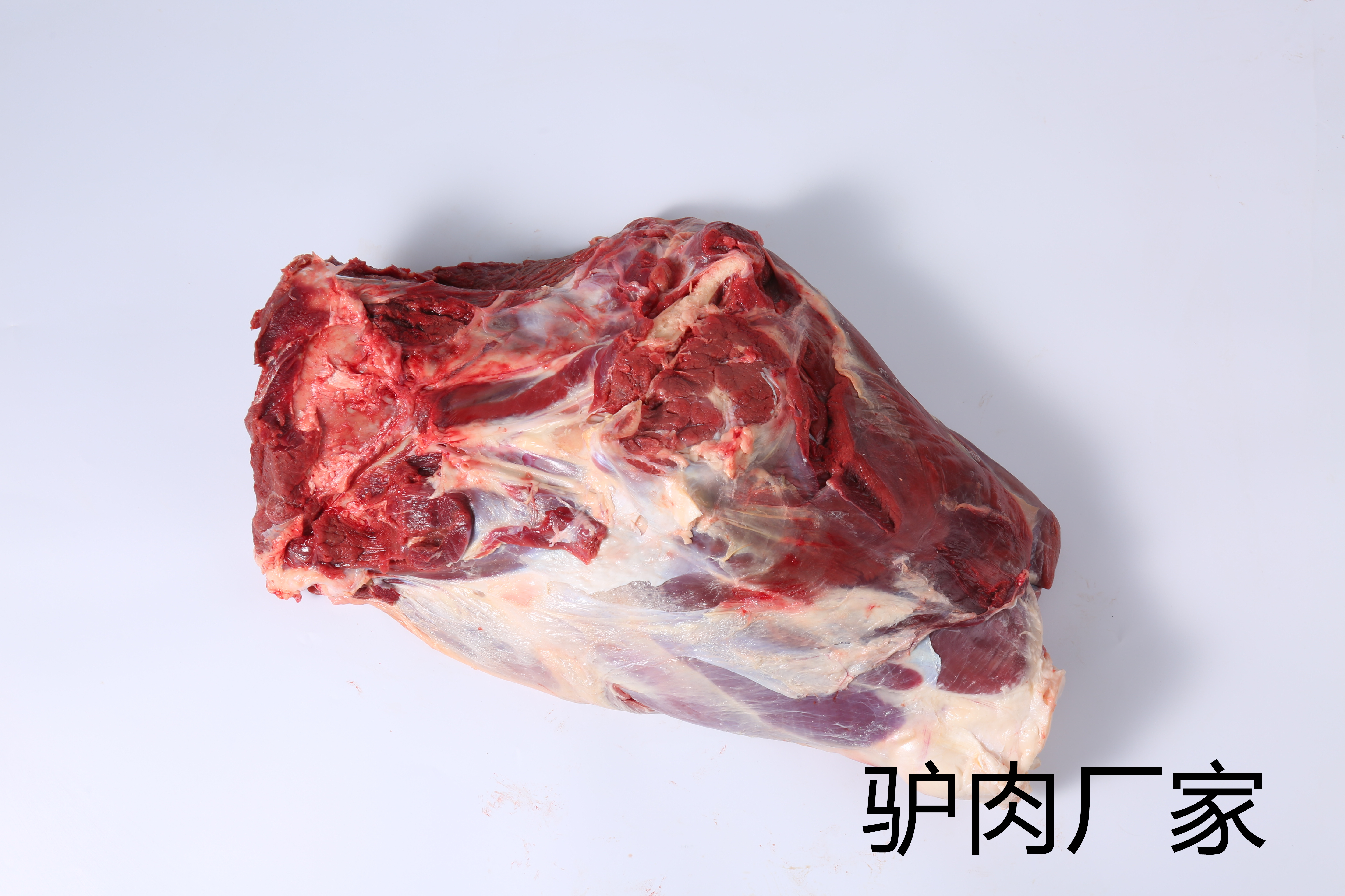 驢肉廠家小毛驢天然飼草喂養(yǎng)，味道鮮美，純屬自然